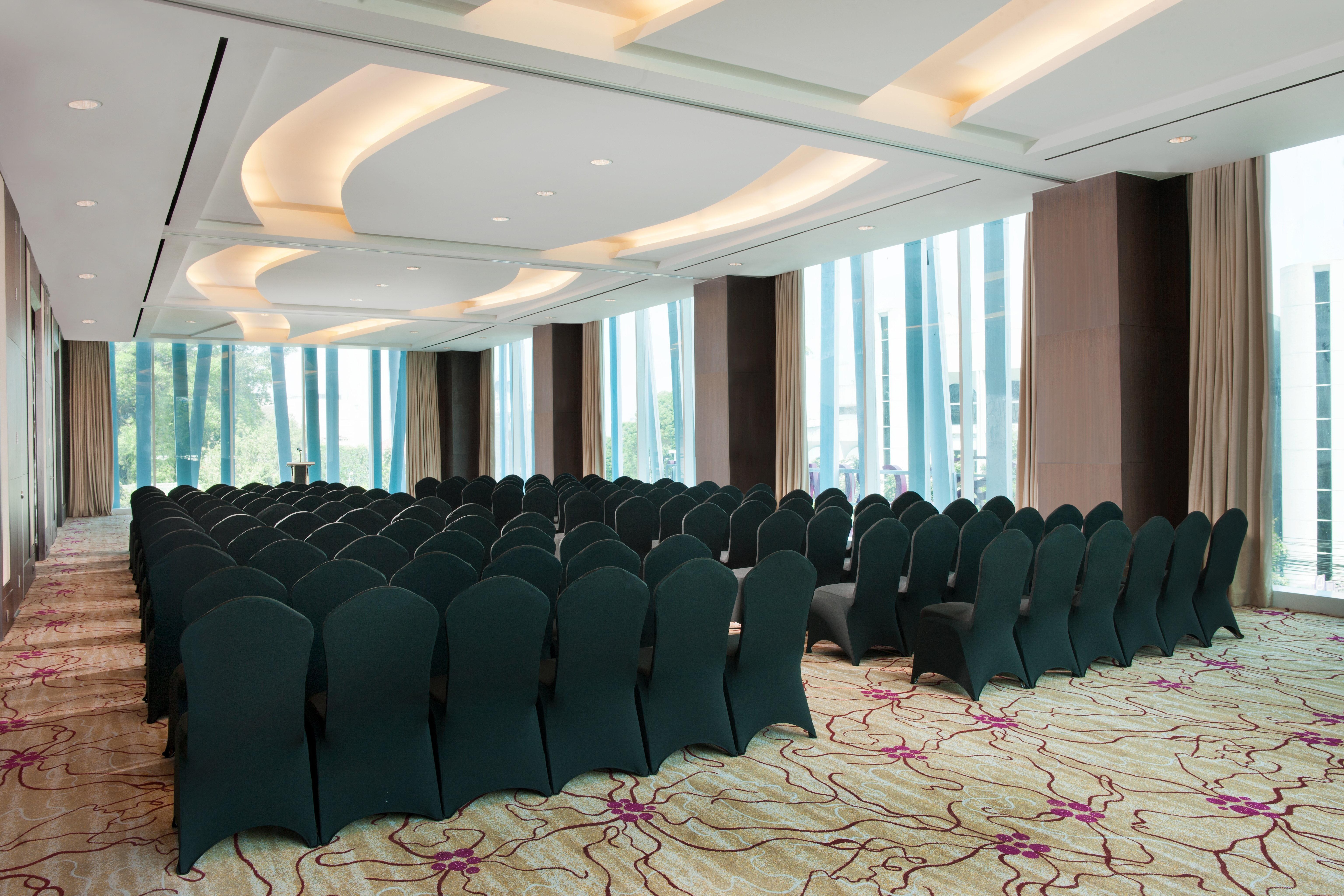 Crowne Plaza Bandung By Ihg Hotel Exterior photo