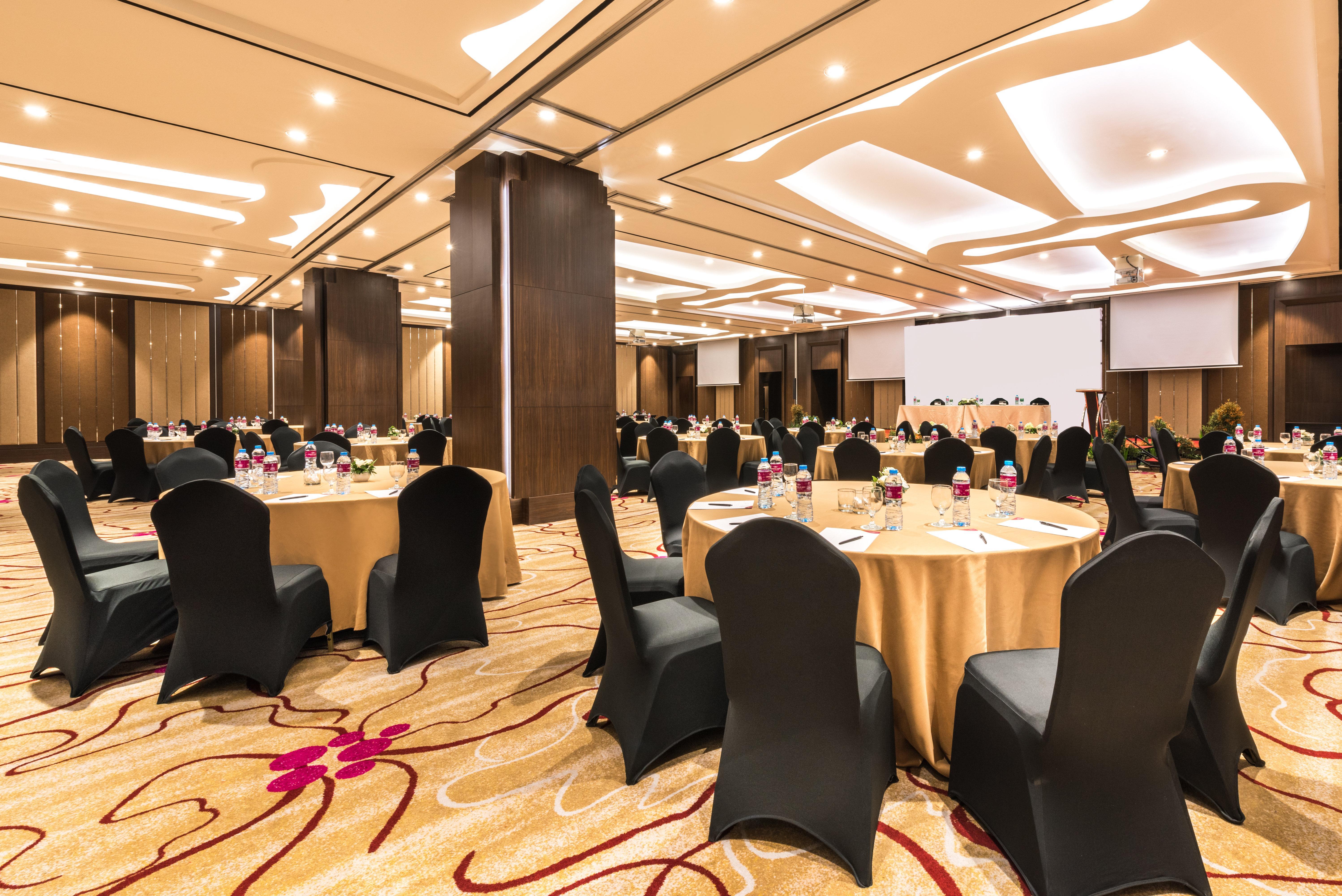 Crowne Plaza Bandung By Ihg Hotel Exterior photo