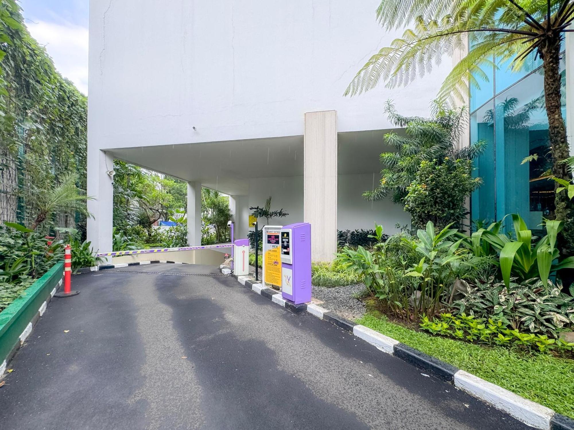 Crowne Plaza Bandung By Ihg Hotel Exterior photo