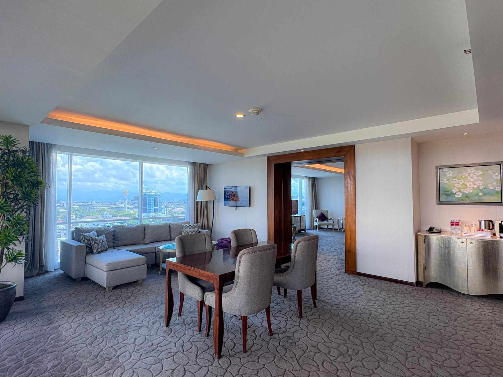 Crowne Plaza Bandung By Ihg Hotel Exterior photo