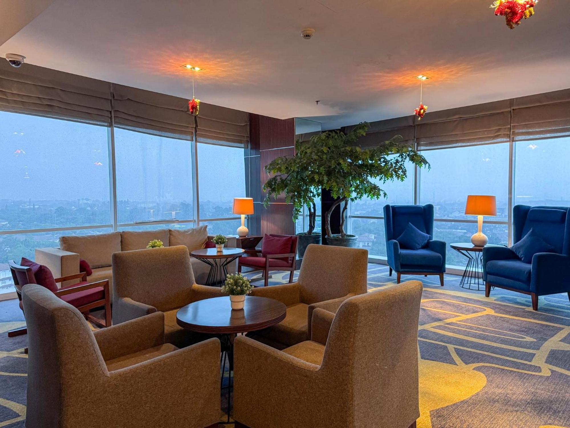 Crowne Plaza Bandung By Ihg Hotel Exterior photo